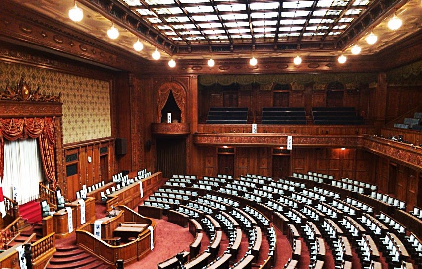 znajdźcie ten "fotel speakera" w parlamencie Japonii