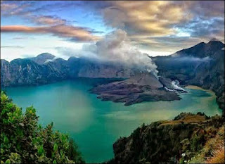 Gunung Rinjani - 7 Tempat Wisata untuk Liburan di Lombok Gunung Rinjani - 7 Tempat Wisata untuk Liburan di Lombok