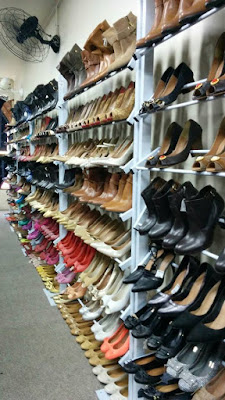 loja de sapato galinha morta