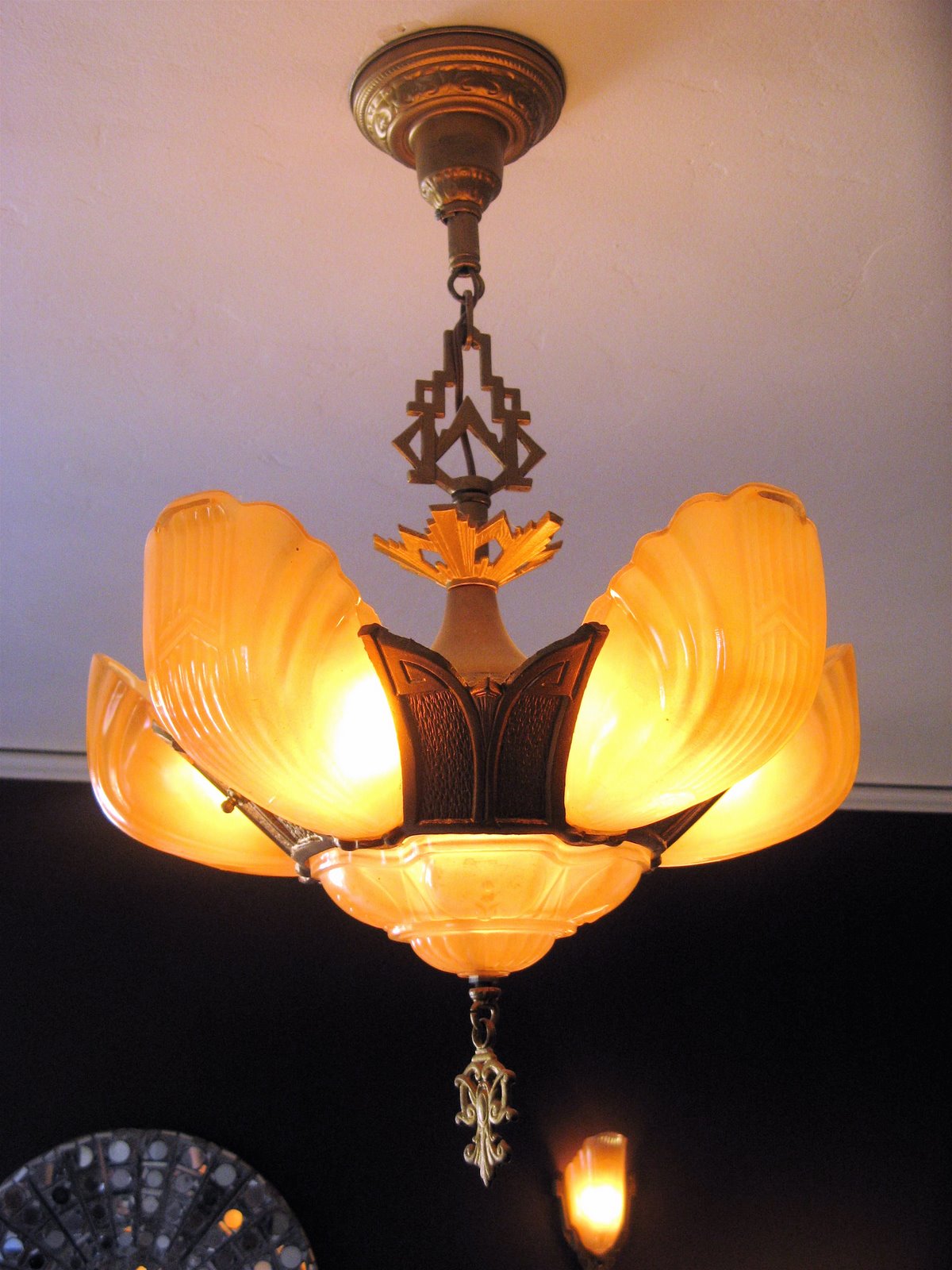 A Guide to Art Deco Lighting For Decorating Your Home (Lighting Series