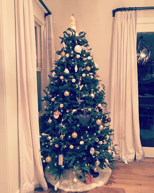 The Best Of Celebrity Christmas Trees @lucyhale - Cool Chic Style Fashion