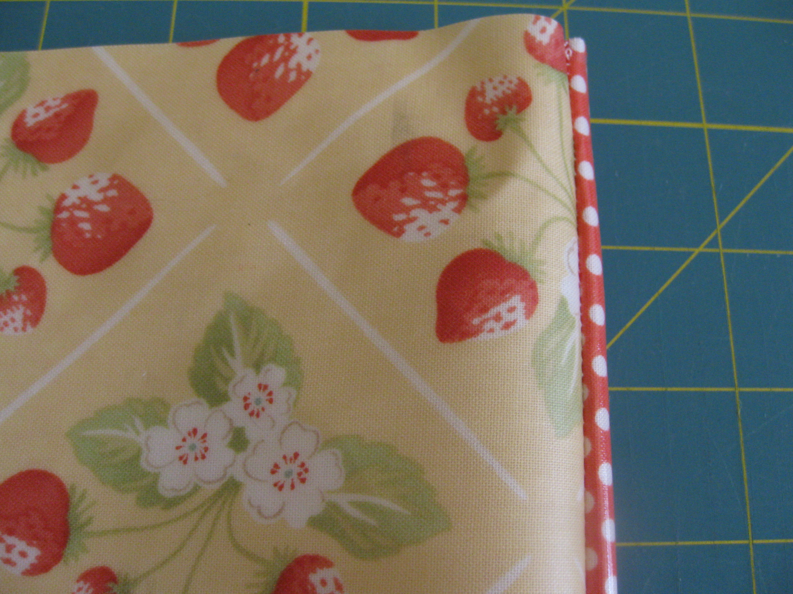Pieced Brain Stainproof, selfbinding table runner Tutorial
