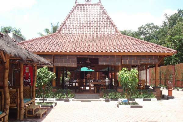 Tempat Makan Dekat Kampoeng Wisata Rumah Joglo