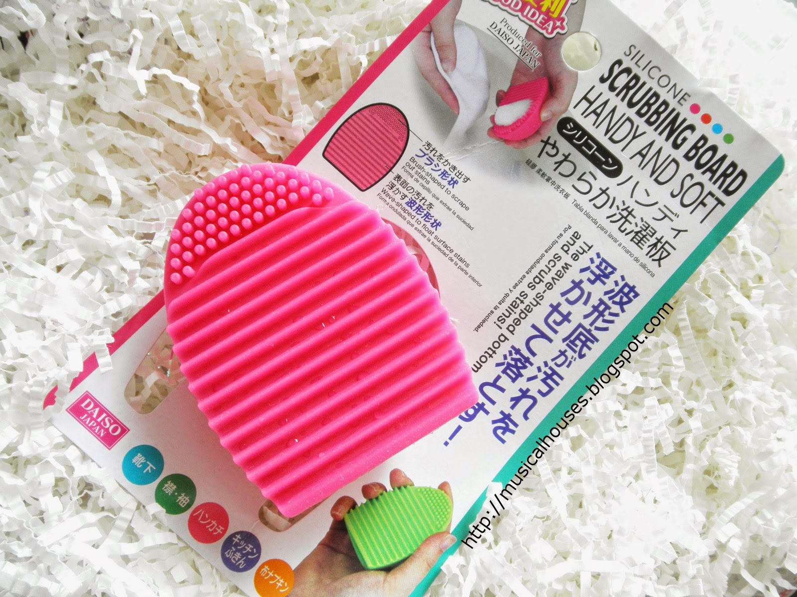Brushegg Silcone Makeup Brush Cleaning Tool - Pink 