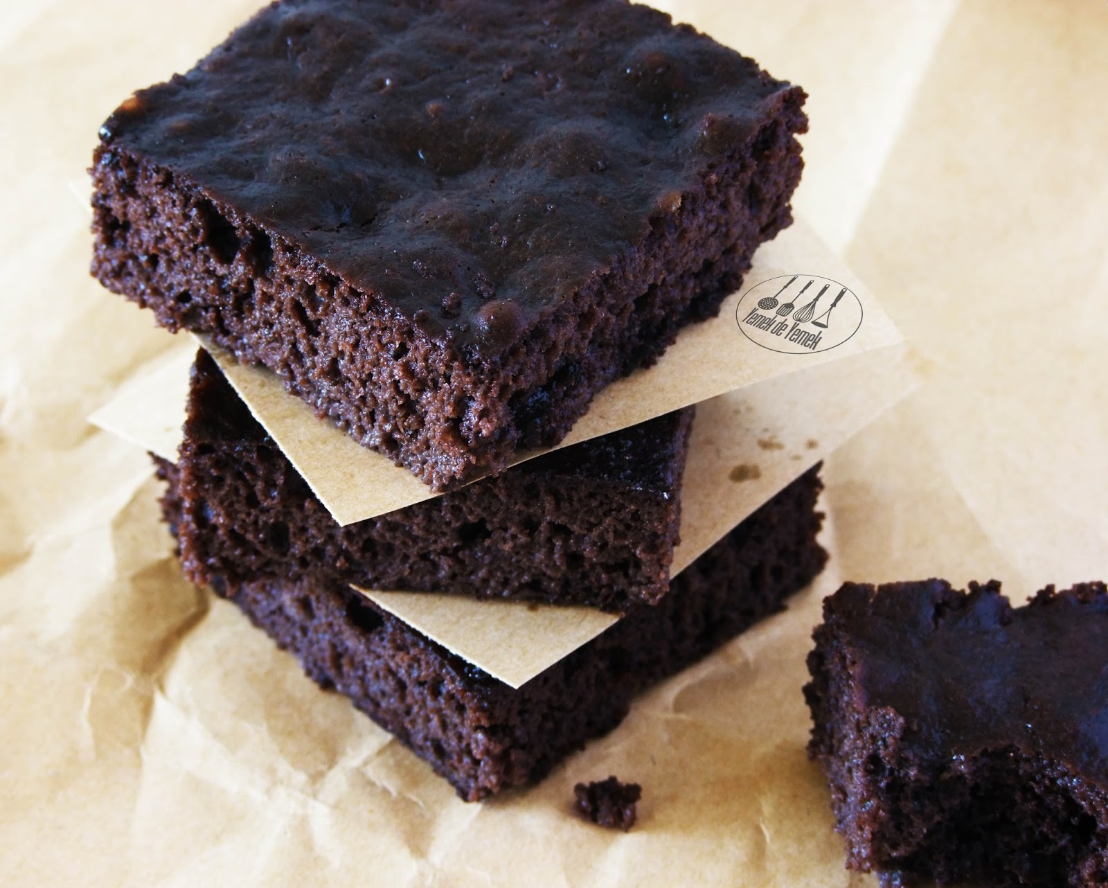 Yemek de Yemek Browni Tadında Islak Kek Nasıl Yapılır?