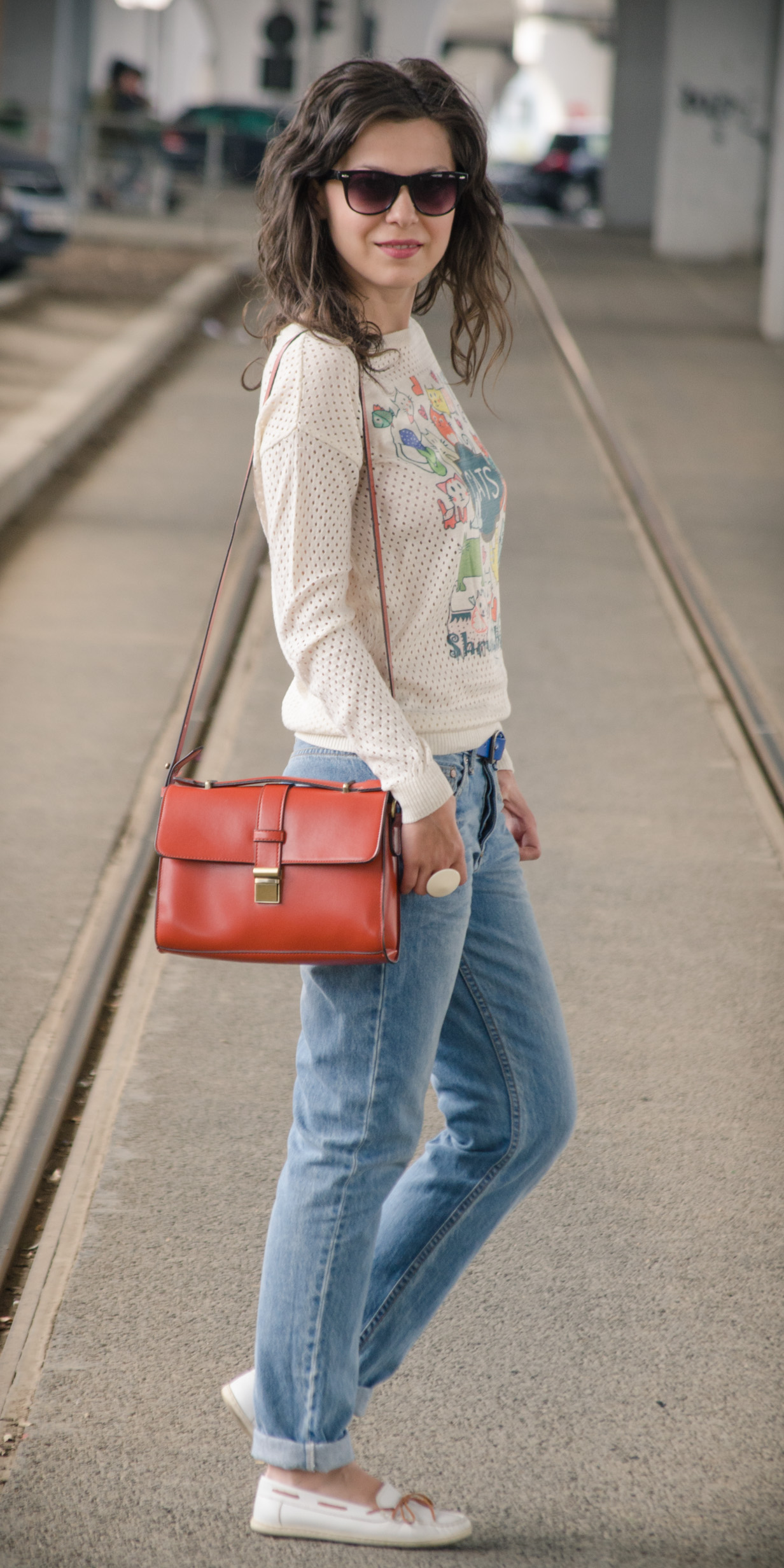 boyfriend jeans sweater cats orange bag satchel the bag shop h&m white loafers  casual