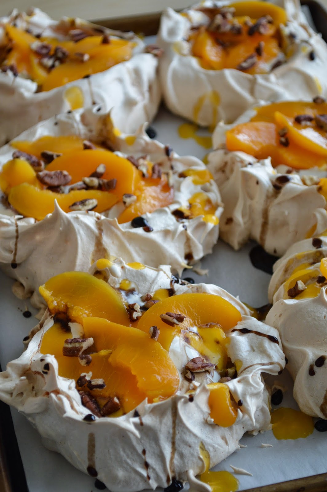 My Simple Cuisine MinibezyPavlova/ Mini Pavlova meringues