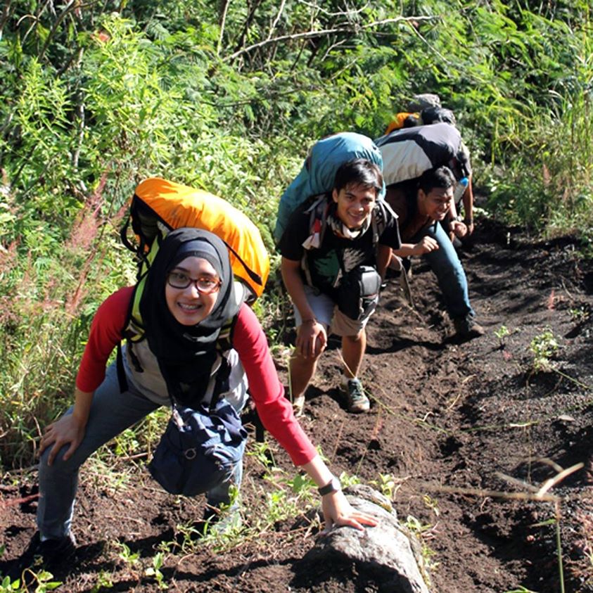 Inilah Tips Untuk Pendaki Berhijab - PLH Indonesia