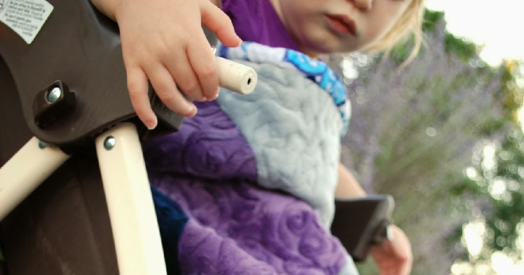 Fabric Seeds Cuddle Stroller Quilt With Ties Tutorial