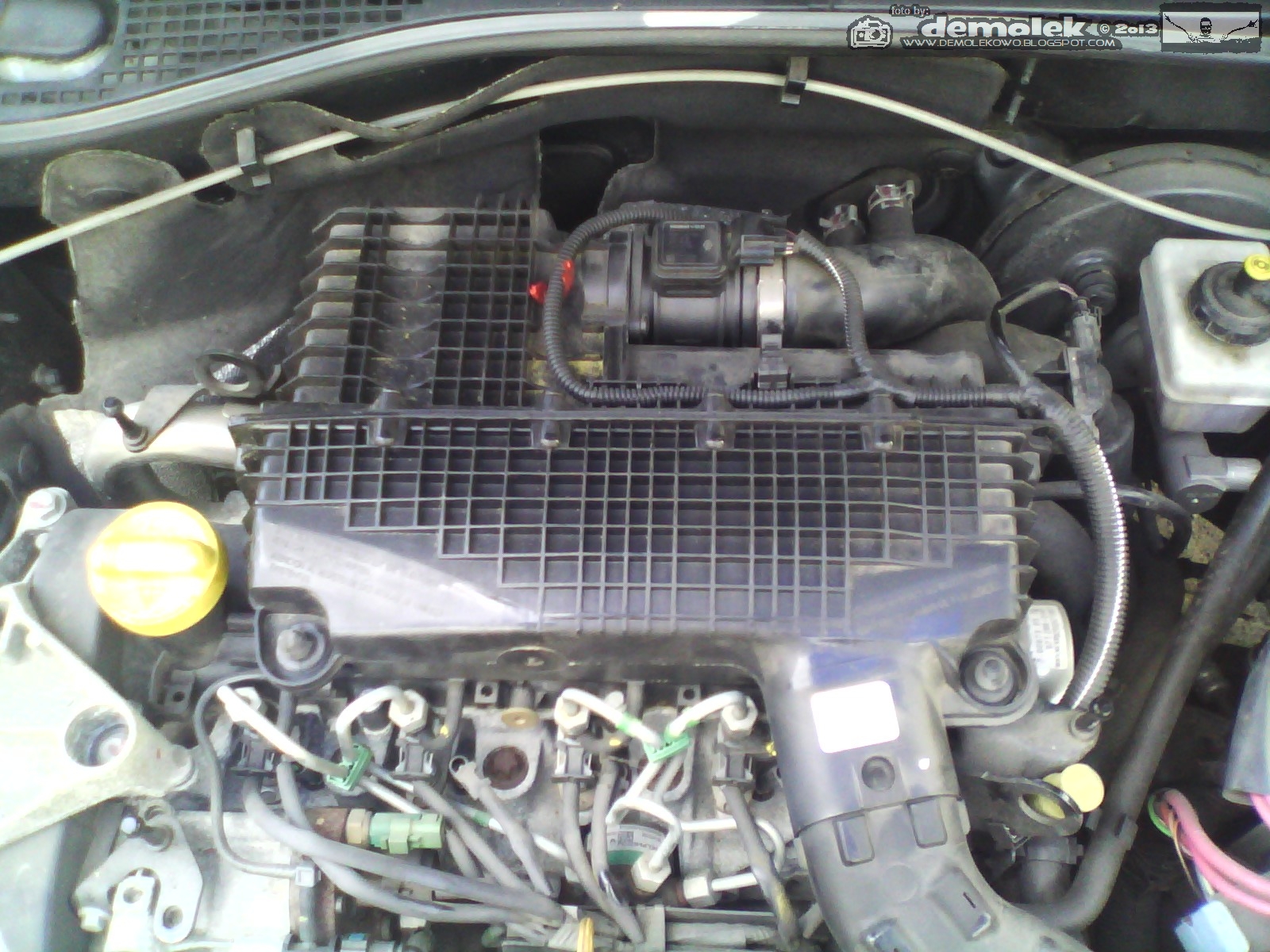 Dacia Logan 1.5 dci 70 wymiana filtra powietrza