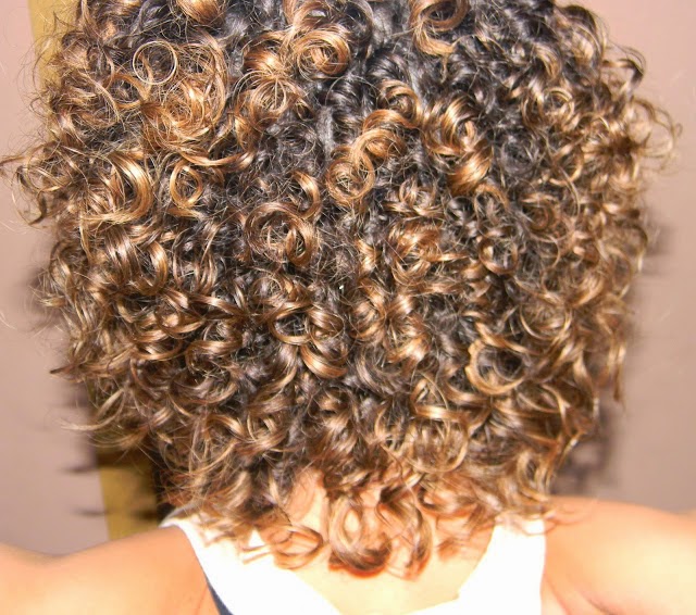 cabelo médio cacheado com luzes luzes para cacheado médio