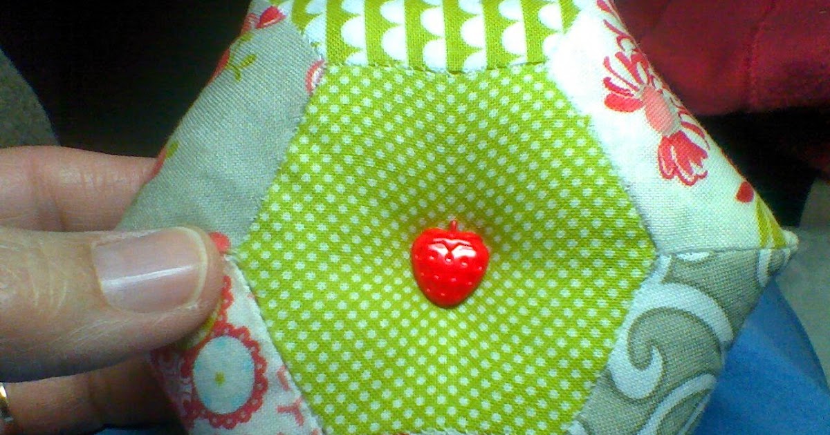 AddictedToNeedleAndThread Hexagon Pin Cushion