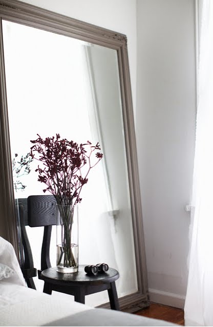 PERNILLE TEGLGAARD: Lille spejl på væggen der...