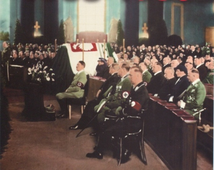 Amazing Historical Photo of Adolf Hitler  in 1935 