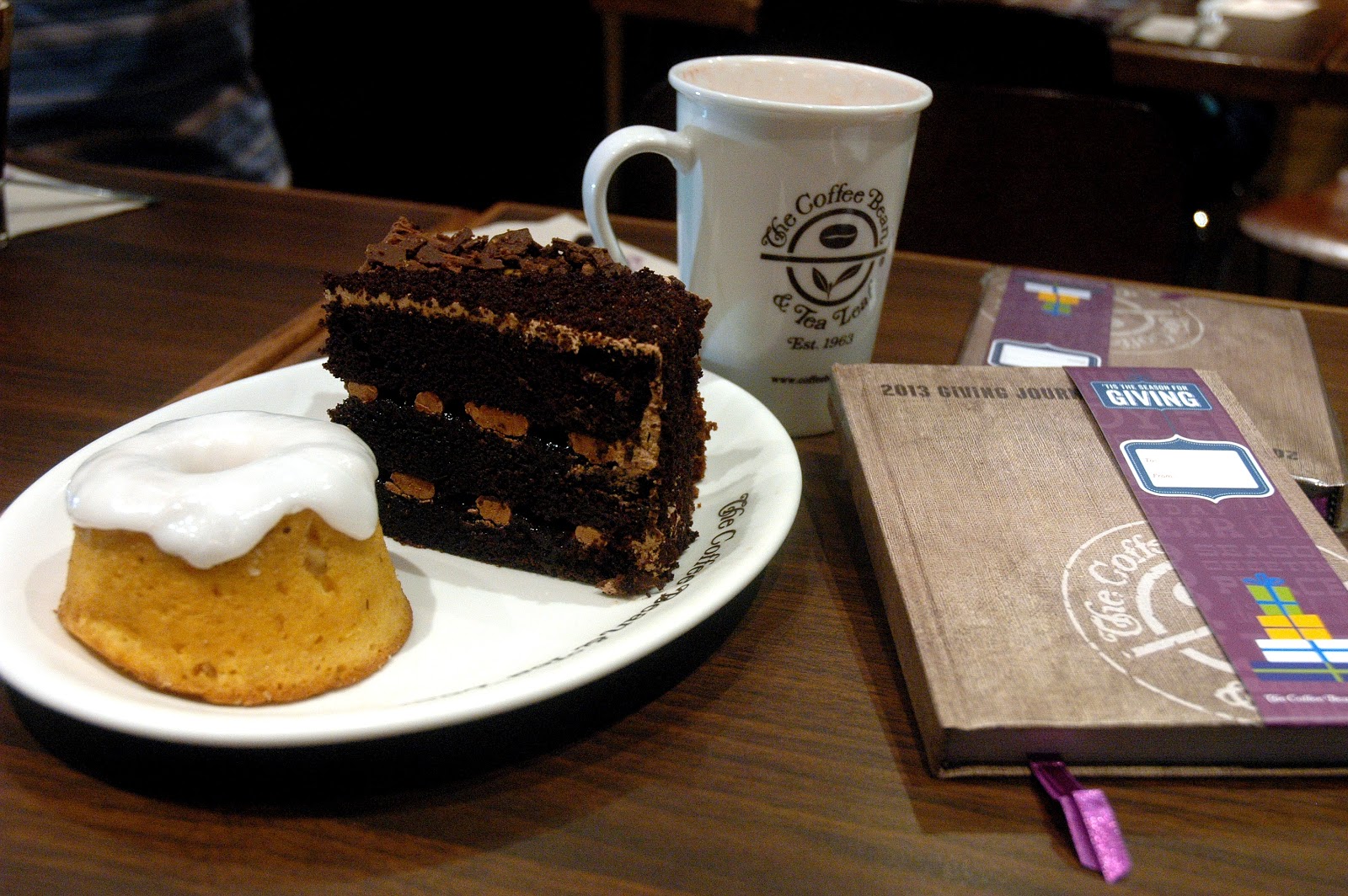 DUDE FOR FOOD: Food News: The Coffee Bean and Tea Leaf Begins the