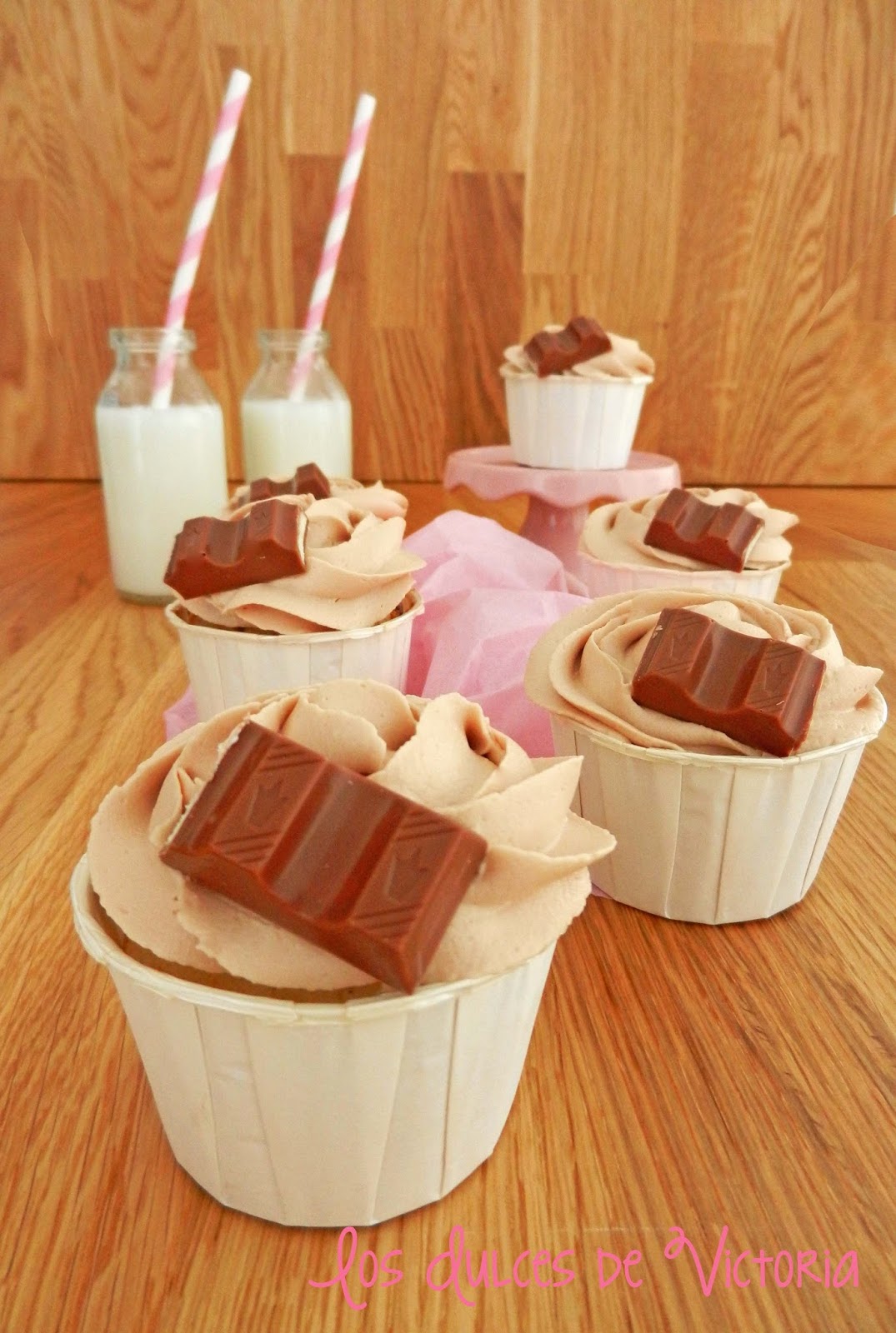 Los Dulces de Victoria Kinder Chocolate Cupcakes & Kinder Chocolate