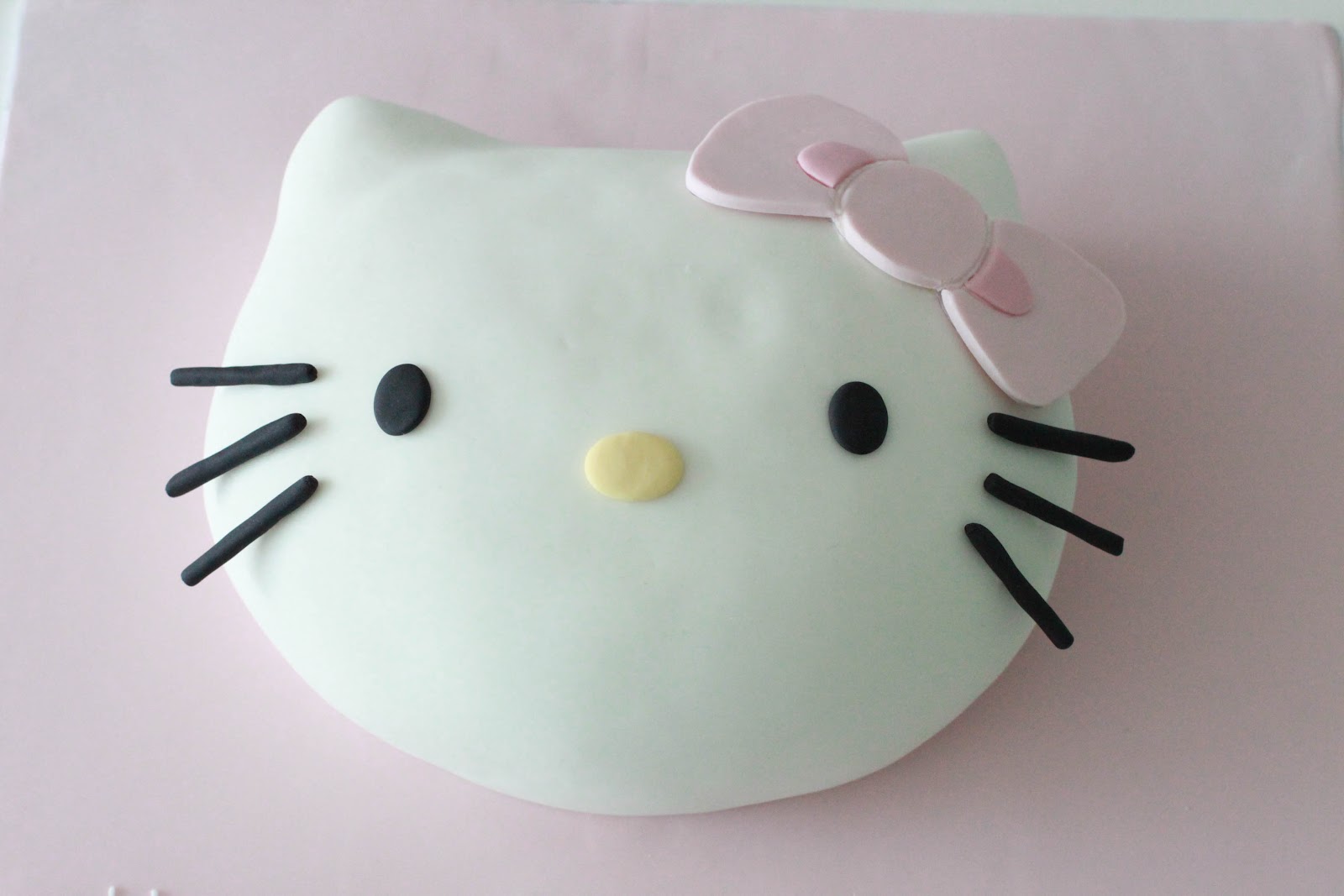 Wee Love Baking 3D Hello Kitty Head Cake Tutorial