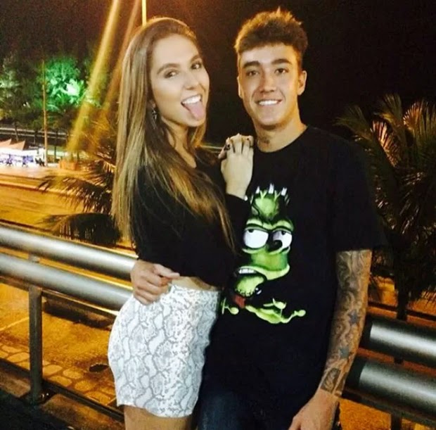 Os filhos dos jogadores Romário e Renato Gaúcho curtem noite de sexta-feira juntos