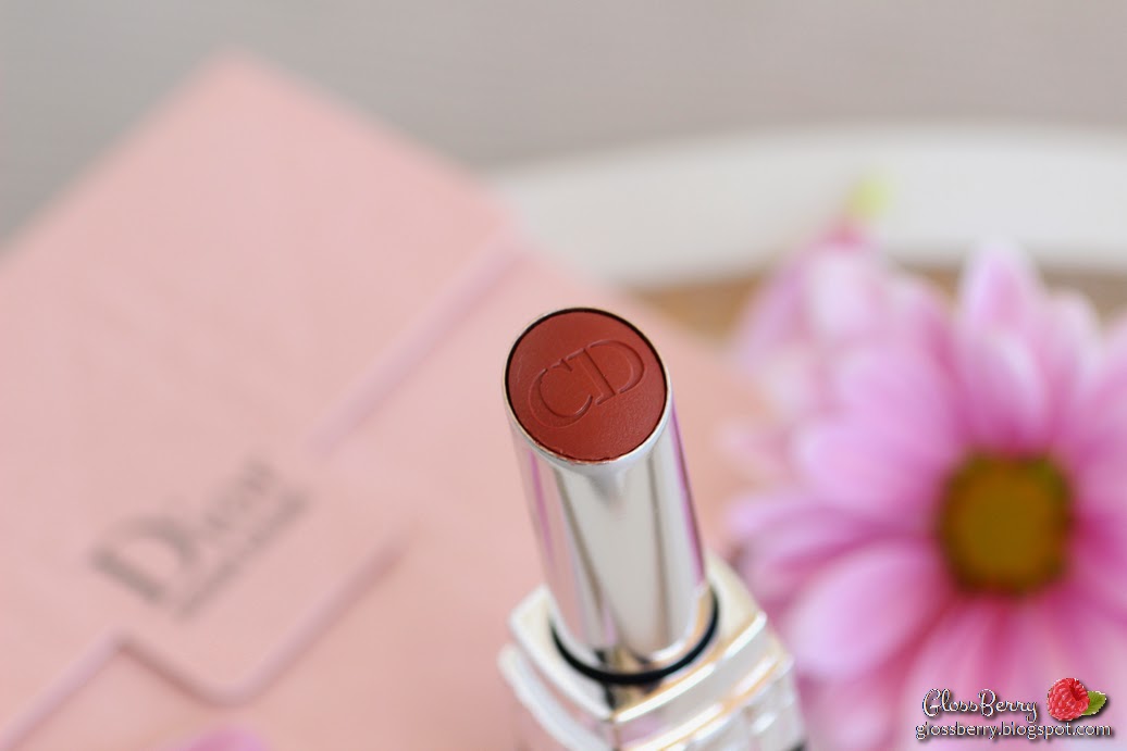 Rouge Dior Baume Natural Lip Treatment Couture Colour - 740 Escapade review swatches דיור שפתון באלם טבעי בז' גלוסברי בלוג איפור טיפוח glossberry beautyblog lipswatch