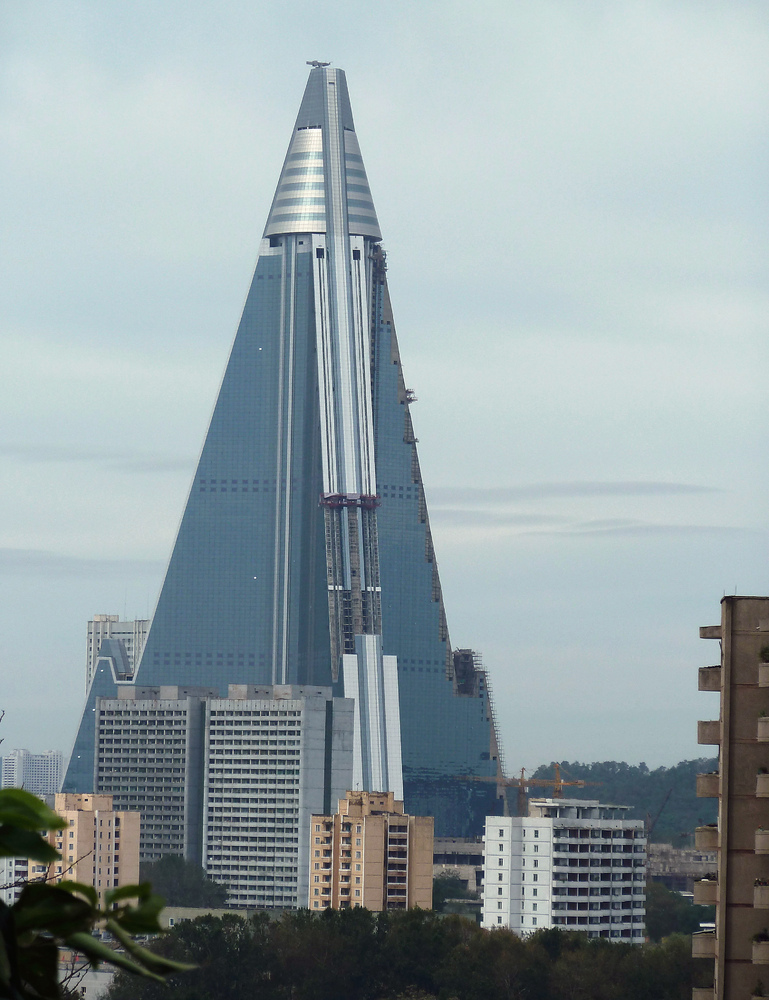 Korea And The World North Korea S Ryugyong Hotel Of Doom