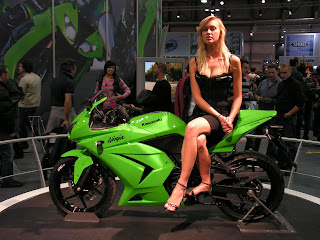 Girl with Kawasaki Ninja 250r Motorcycle Wallpaper