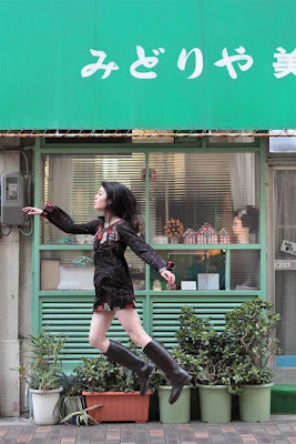 Levitation Photography by Natsumi Hayashi