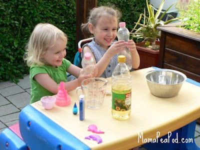 young children making ocean in a bottle