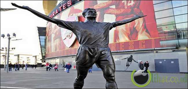 Tony Adams (Emirates Stadium)