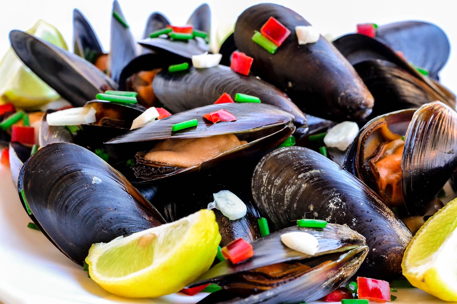 Sara's Kitchen Chili Garlic Mussels بلح البحر بالثوم والفلفل الحار