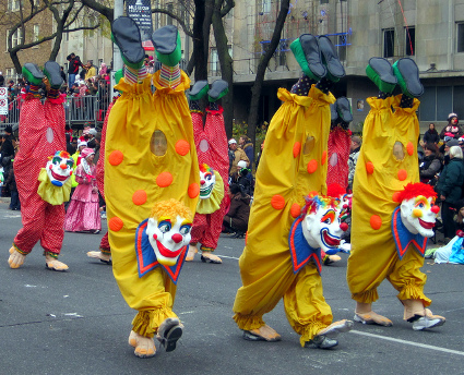 Upside-down+creepy+clowns+in+parade.jpg