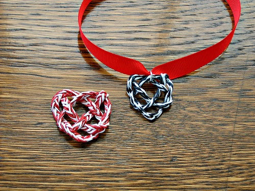 http://www.allthingspaper.net/2014/02/paper-yarn-heart-knot-necklace.html