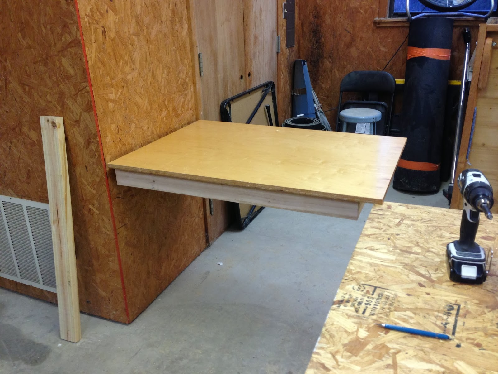 Wilker Do's DIY Fold Down Workbench