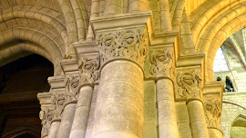 Imposantes colonnes de Notre-Dame-en-Vaux