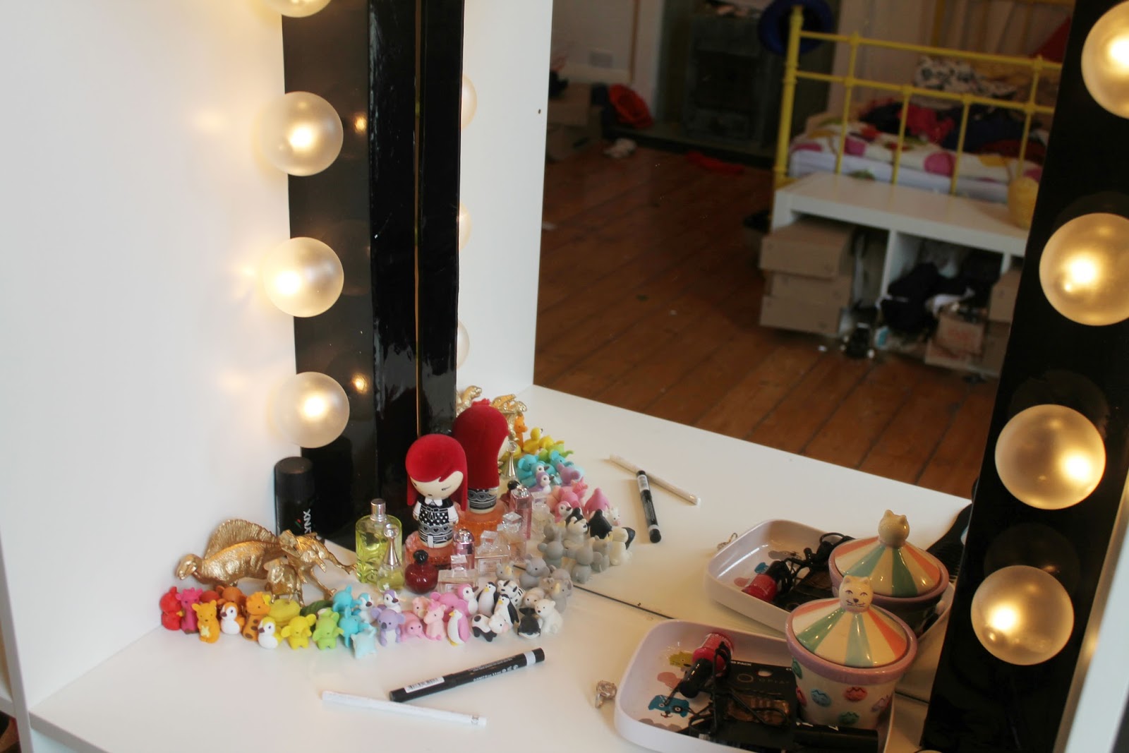 Now that's pretty DIY Dressing Room Mirror