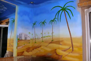 Dekoracja ściany w barze z kebabami, malowidło ścienne jako element wystroju. 