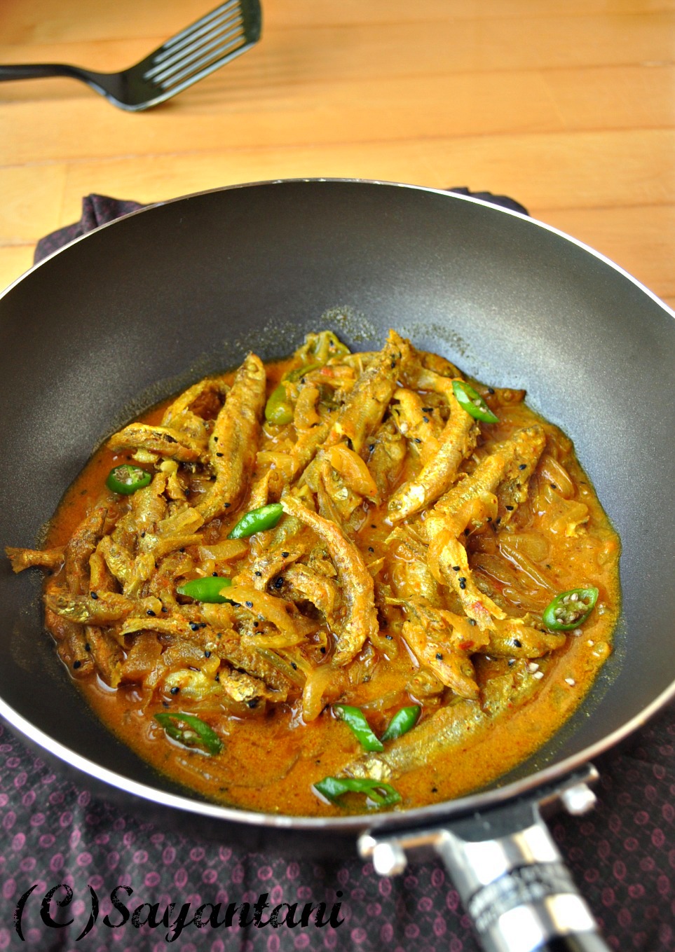 Mourola Macher Jhal (Anchovy in Mustard gravy) A Homemaker's Diary