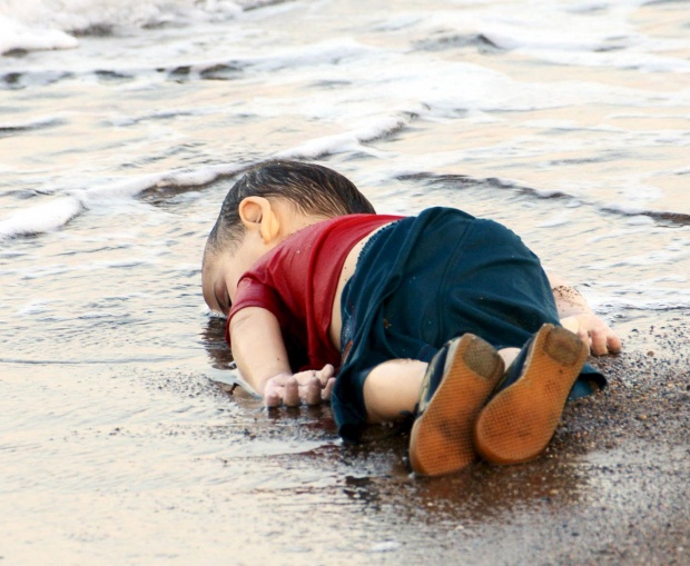 Ein_syrisches_Kind_tot_am_Strand.jpg