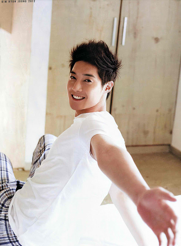 صوت للاجمل بصراحة KimHyunJoongCarlendar2012+%252817%2529