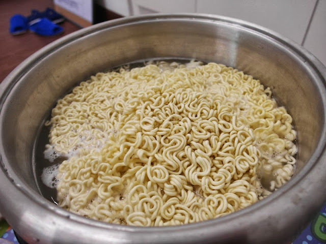 korean ramen nong shim experimenting cooking lunarrive singapore