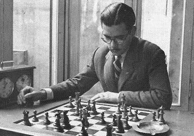 Antonio Medina jugando ajedrez