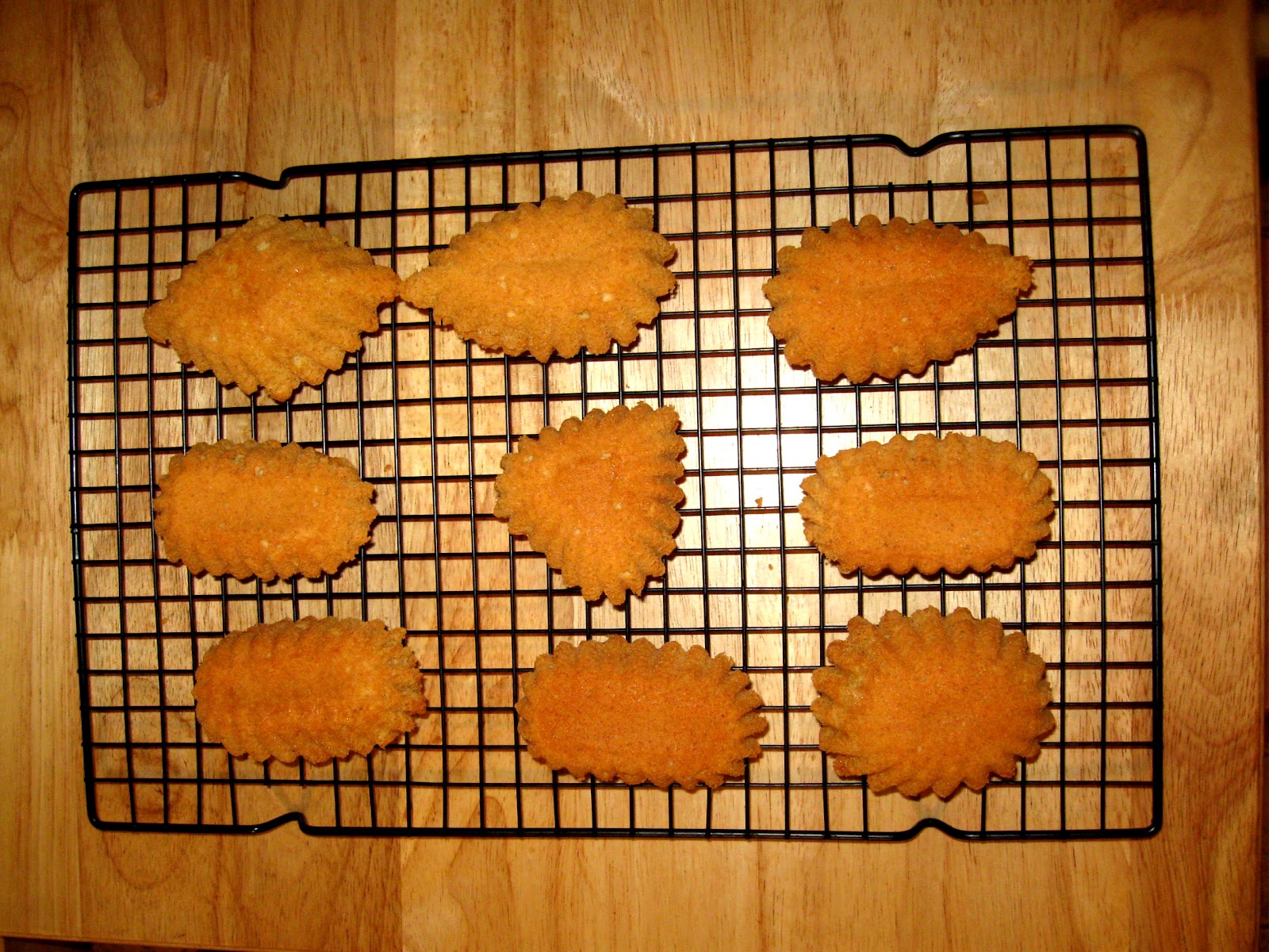 Mystery Lovers' Kitchen Little Cake Molds