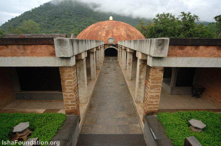 Featured image of post Dhyanalinga Isha Dhyanalinga and isha foundation where you stay is around 3 kms apart