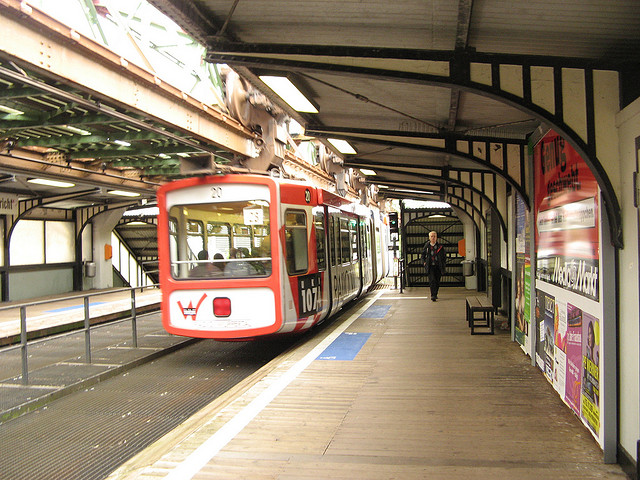 Alemanha tem TRAM 'aéreo' com mais de 100 anos