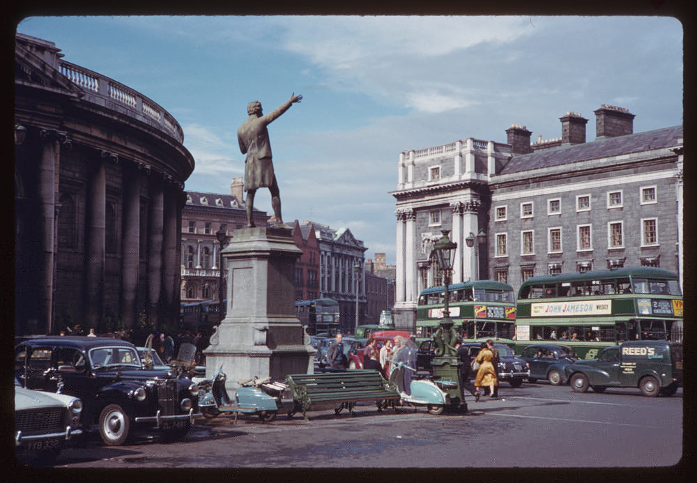 Wonderful Color Photographs That Capture Street Scenes Of