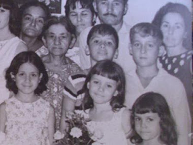 Mi Familia Em Cuba 1960s 1970s, Yo Soy El De La Camisa Blanca De Mangas Largas ! ! !