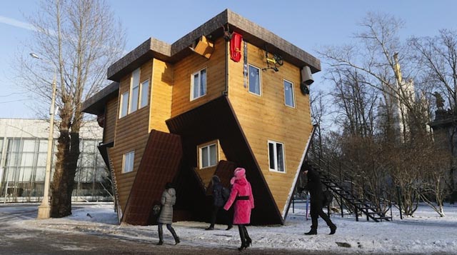 Casa invertida en Rusia desafía la gravedad