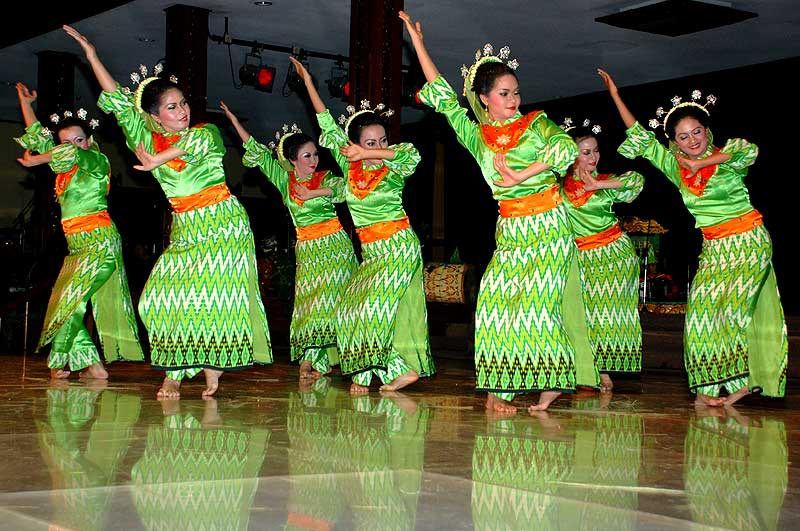 Tari Lumense Budaya Tradisional dari Sulawesi Tenggara STIH PERTIBA