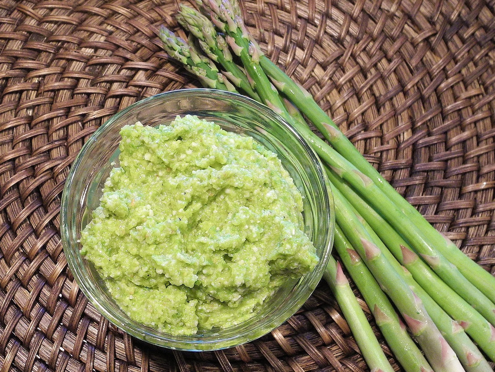 Delish Dish Cooks Asparagus Pesto
