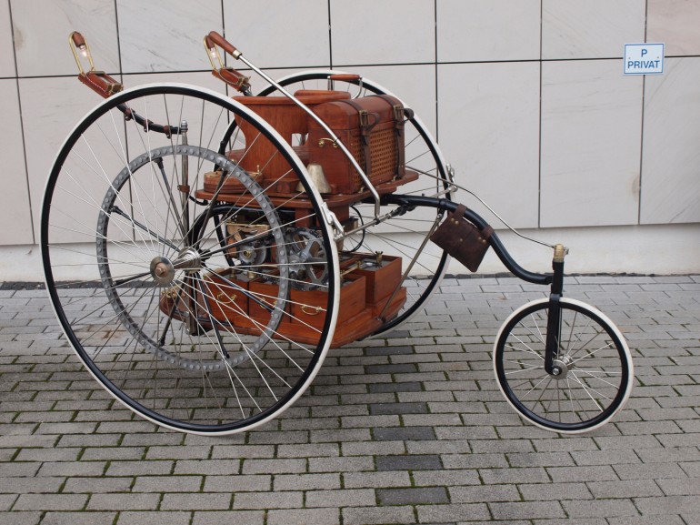 EL PRIMER COCHE DE LA HISTORIA el primer coche de la historia: