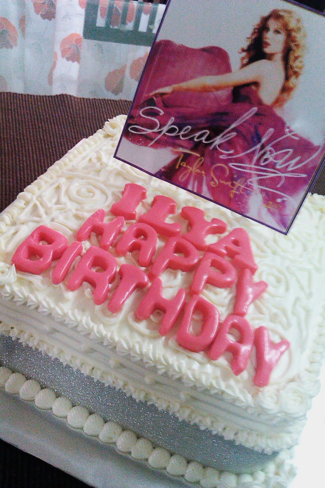 AniesBakeHouse Taylor Swift Cake